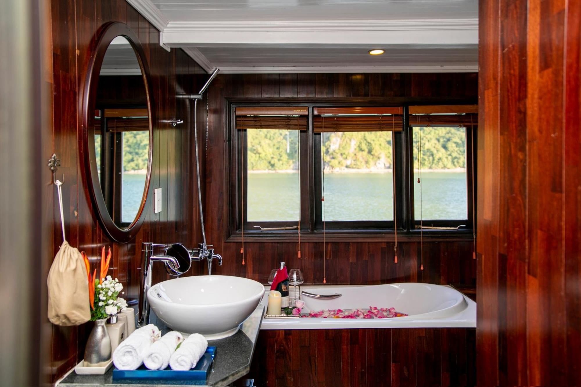 Bhaya Legend Cruises Hotel Ha Long Bagian luar foto